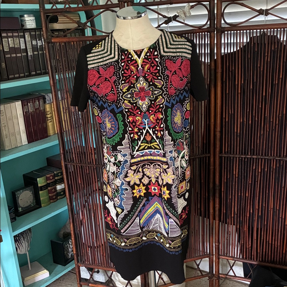 Zara Trafaluc short sleeve dress. Size M.
